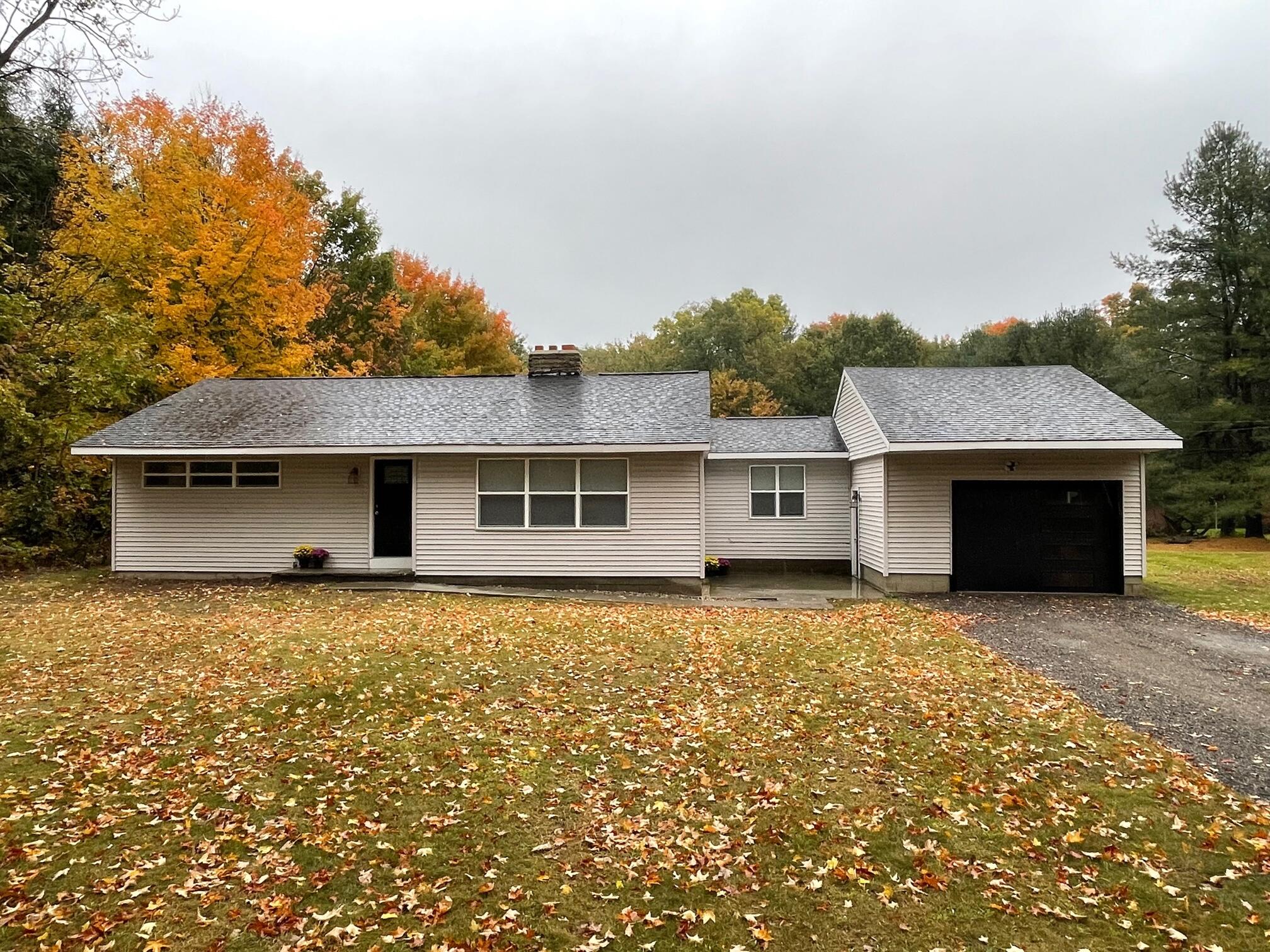 5964 Johnson Road Fruitport, MI 49415 - Photo 2 of 14 IMG_5409