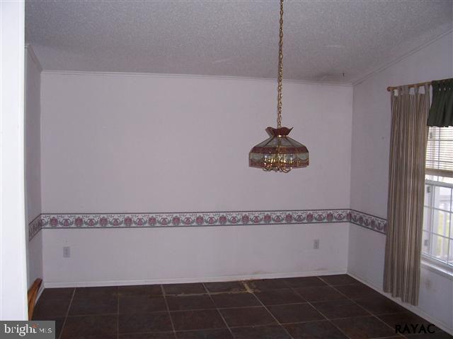 208 Runaway Road Abbottstown, PA 17301 - Photo 4 of 18 Gallery Image 4
