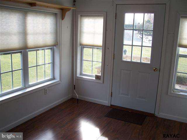 208 Runaway Road Abbottstown, PA 17301 - Photo 5 of 18 Gallery Image 5