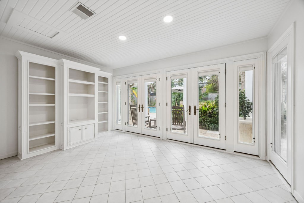 10103 Pine Forest Road Houston, TX 77042 - Photo 11 of 44