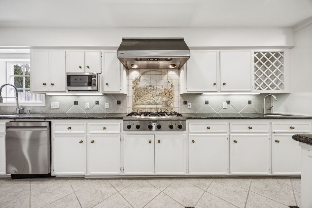 10103 Pine Forest Road Houston, TX 77042 - Photo 14 of 44