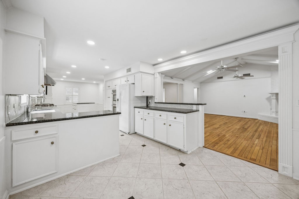 10103 Pine Forest Road Houston, TX 77042 - Photo 17 of 44