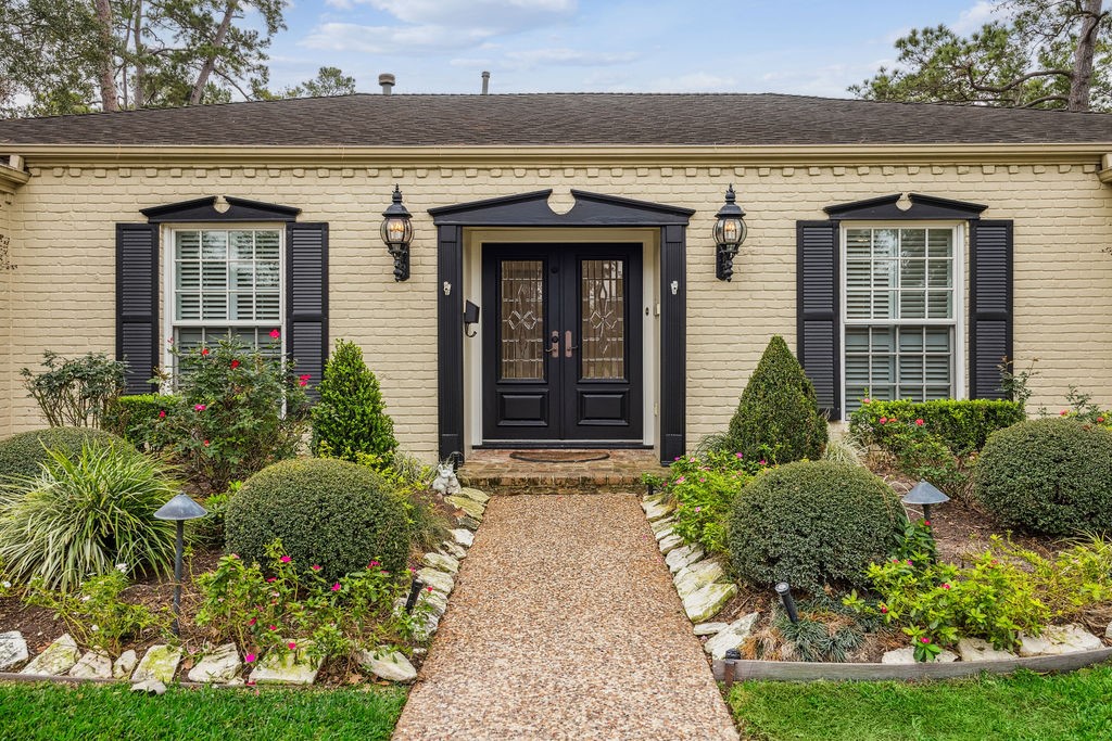 10103 Pine Forest Road Houston, TX 77042 - Photo 2 of 44