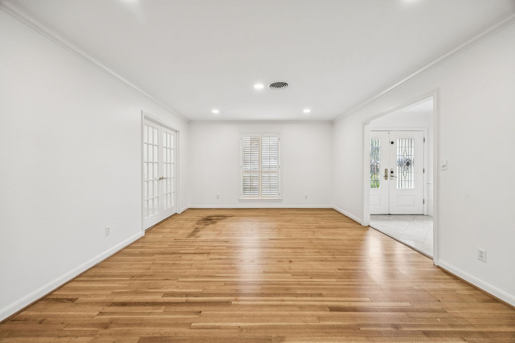 10103 Pine Forest Road Houston, TX 77042 - Photo 4 of 44