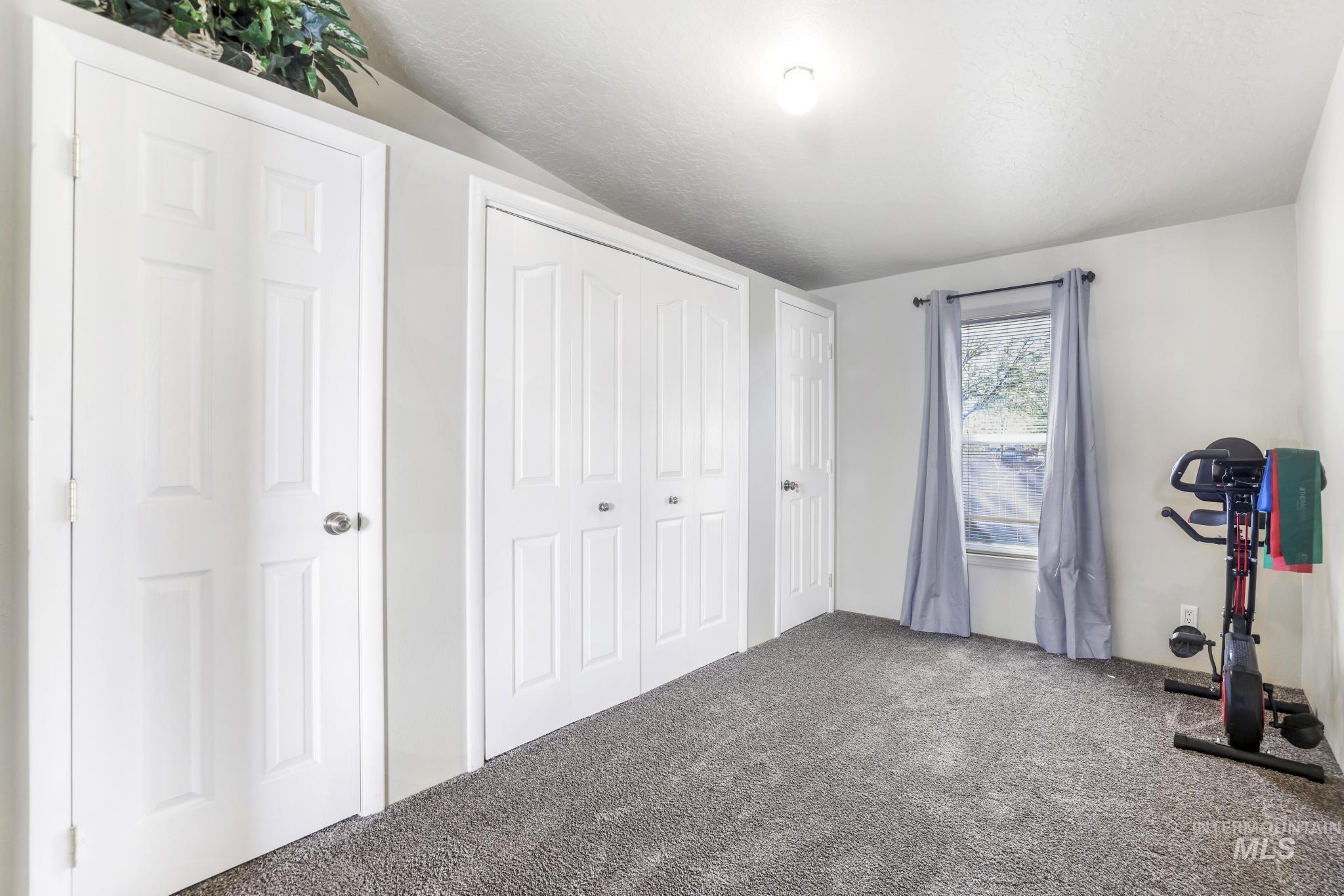 309 North Grape Street Shoshone, ID 83352 - Photo 14 of 26 Workout room featuring lofted ceiling and carpet