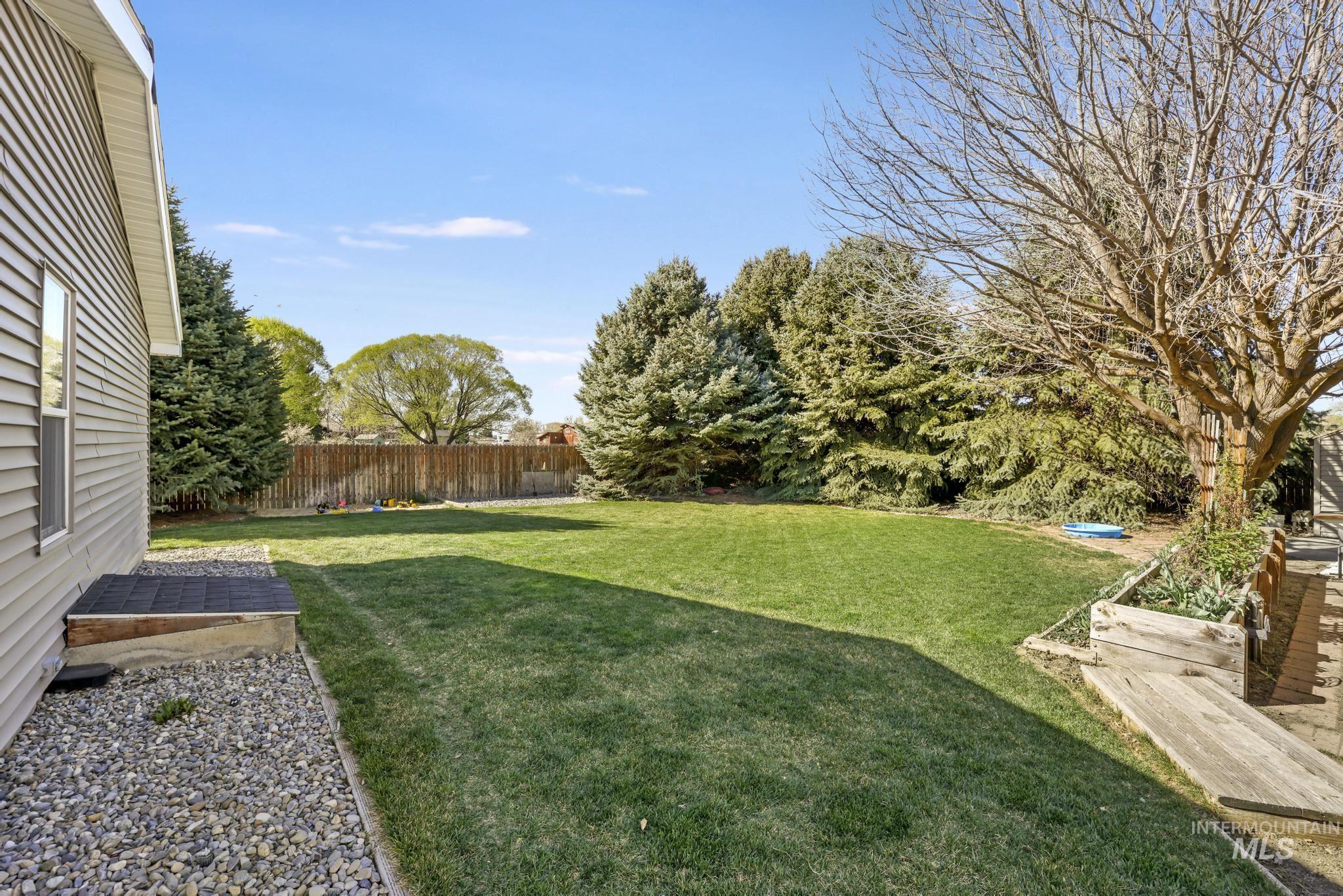 309 North Grape Street Shoshone, ID 83352 - Photo 17 of 26 Fenced backyard featuring a garden