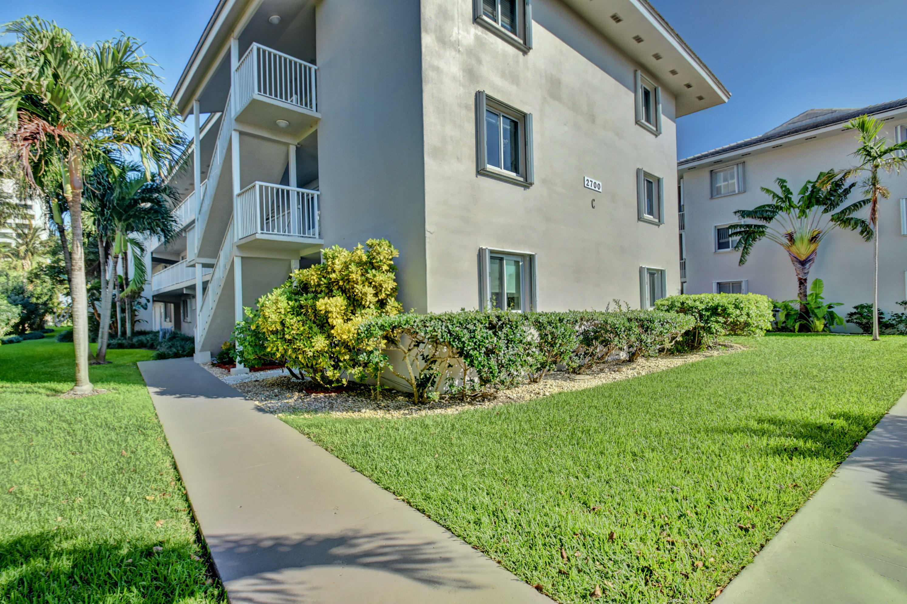 2700 Banyan Road, Unit 7C Boca Raton, FL 33432 - Photo 2 of 31 Catwalk to Entrance