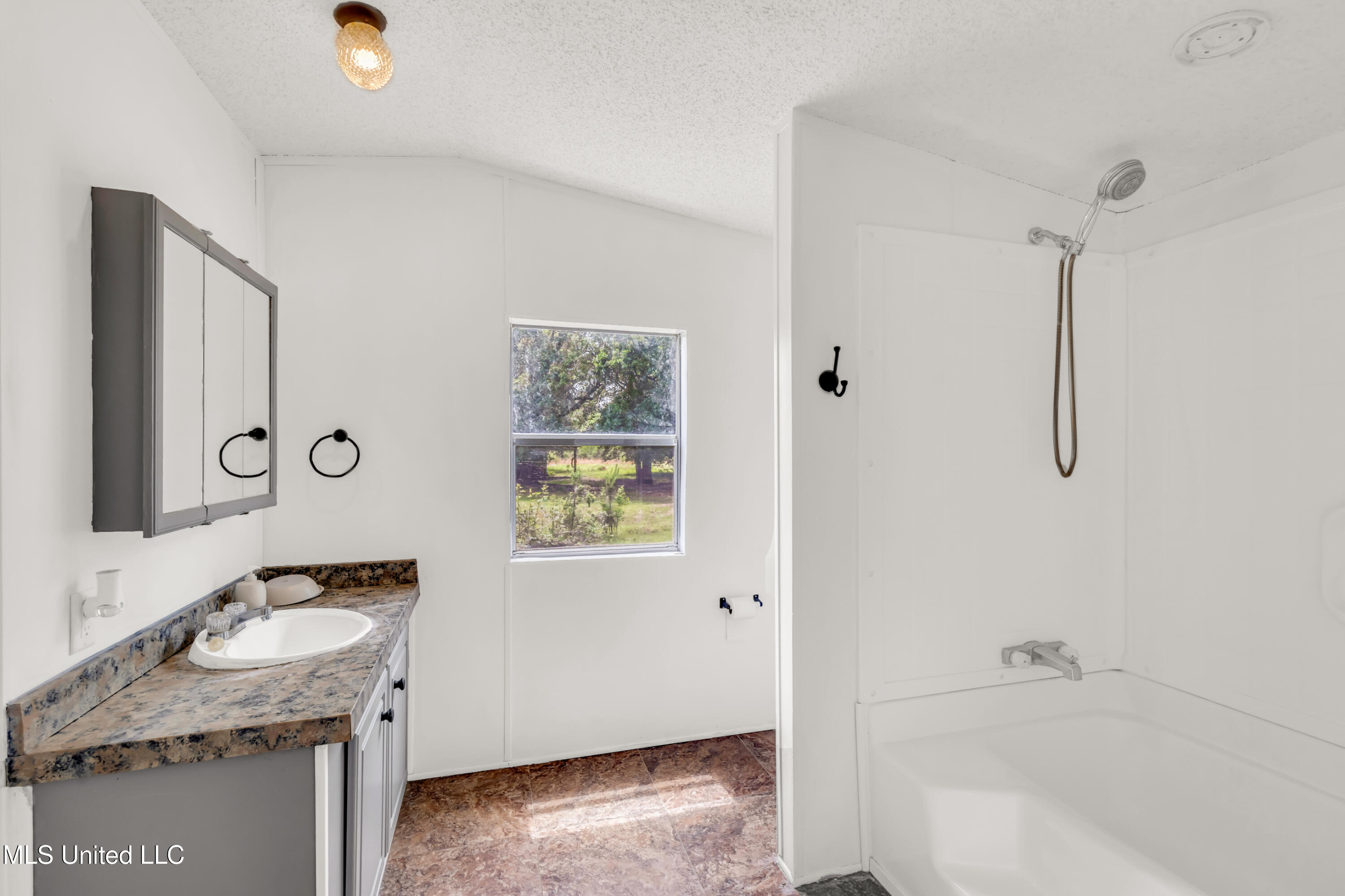 11300 Max Bryant Road Moss Point, MS 39562 - Photo 37 of 51 11300MaxBryantRd-37