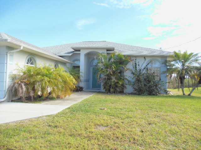 865 George Street Sebastian, FL 32958 - Photo 1 of 10 a view of a back yard of the house