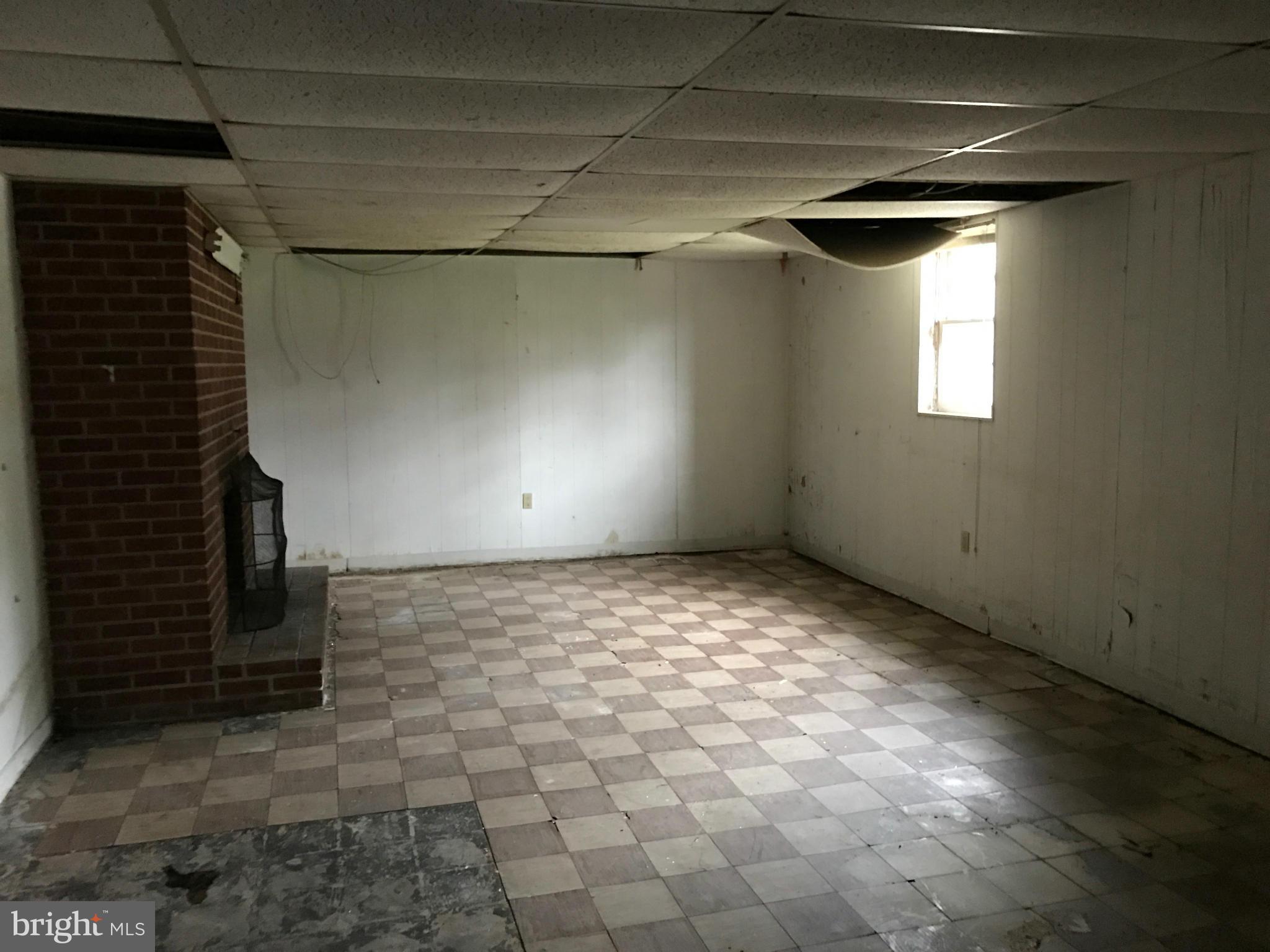 10178 High Ridge Road Laurel, MD 20723 - Photo 12 of 18 a view of an empty room