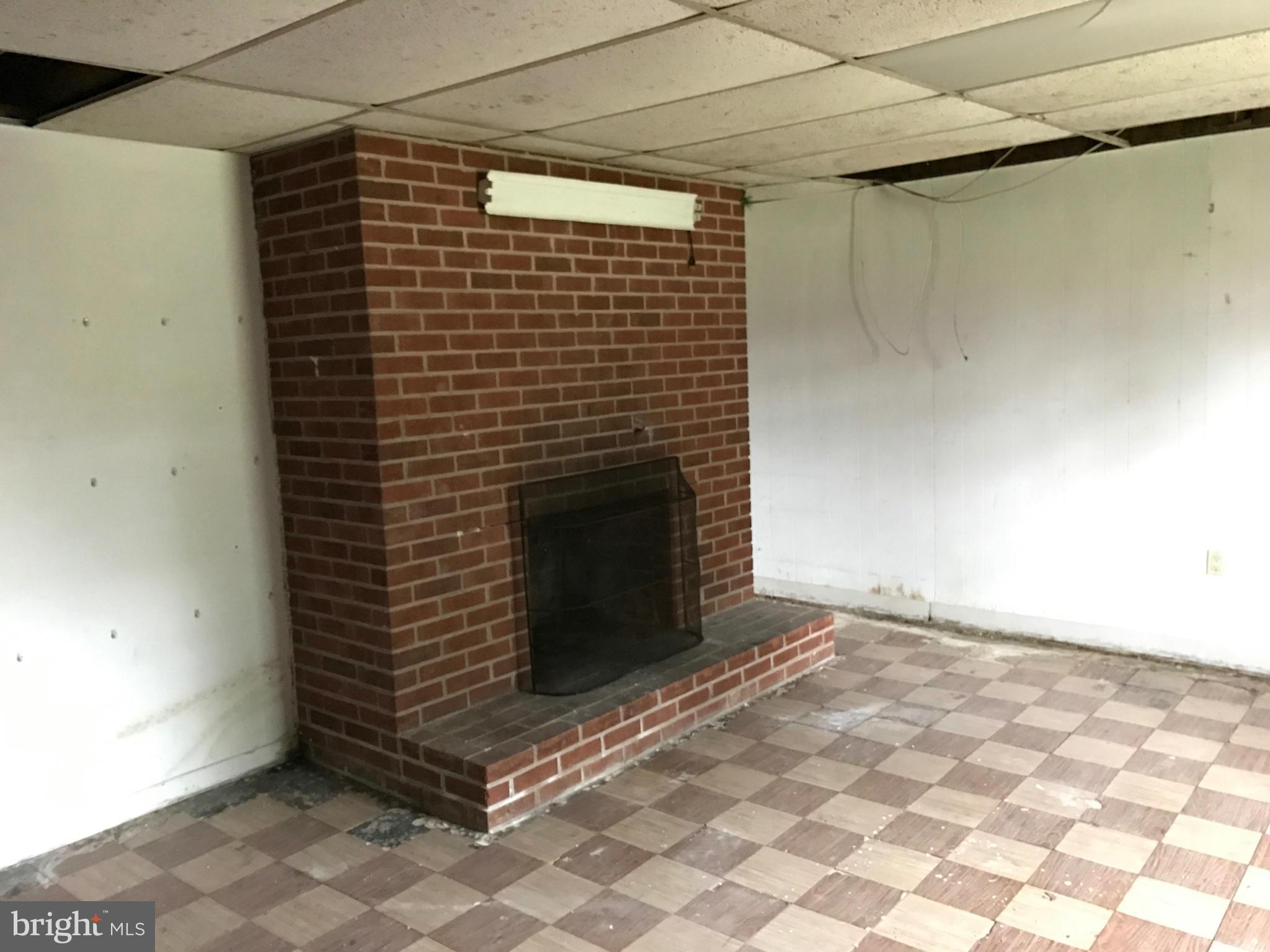 10178 High Ridge Road Laurel, MD 20723 - Photo 13 of 18 a view of empty room with a door