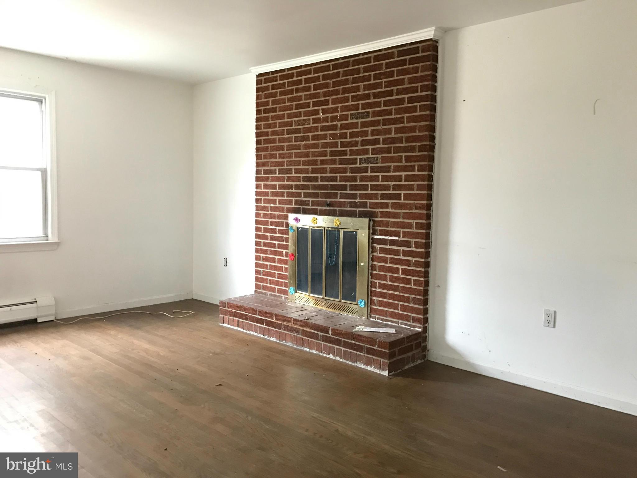10178 High Ridge Road Laurel, MD 20723 - Photo 6 of 18 a view of an empty room with a window