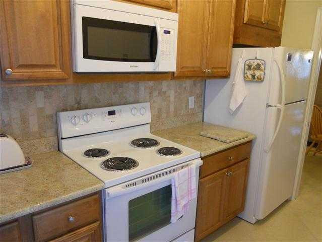 2100 Northeast 38th Street, Unit 218 Lighthouse Point, FL 33064 - Photo 3 of 20 Kitchen