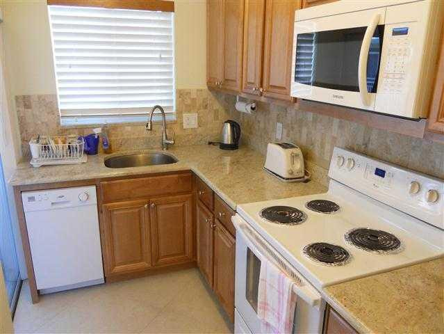 2100 Northeast 38th Street, Unit 218 Lighthouse Point, FL 33064 - Photo 5 of 20 Kitchen