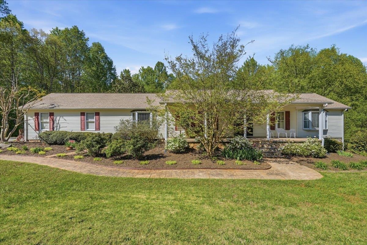 310 Holly Springs Road Inman, SC 29349 - Photo 1 of 32