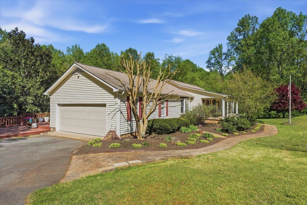 310 Holly Springs Road Inman, SC 29349 - Photo 3 of 32