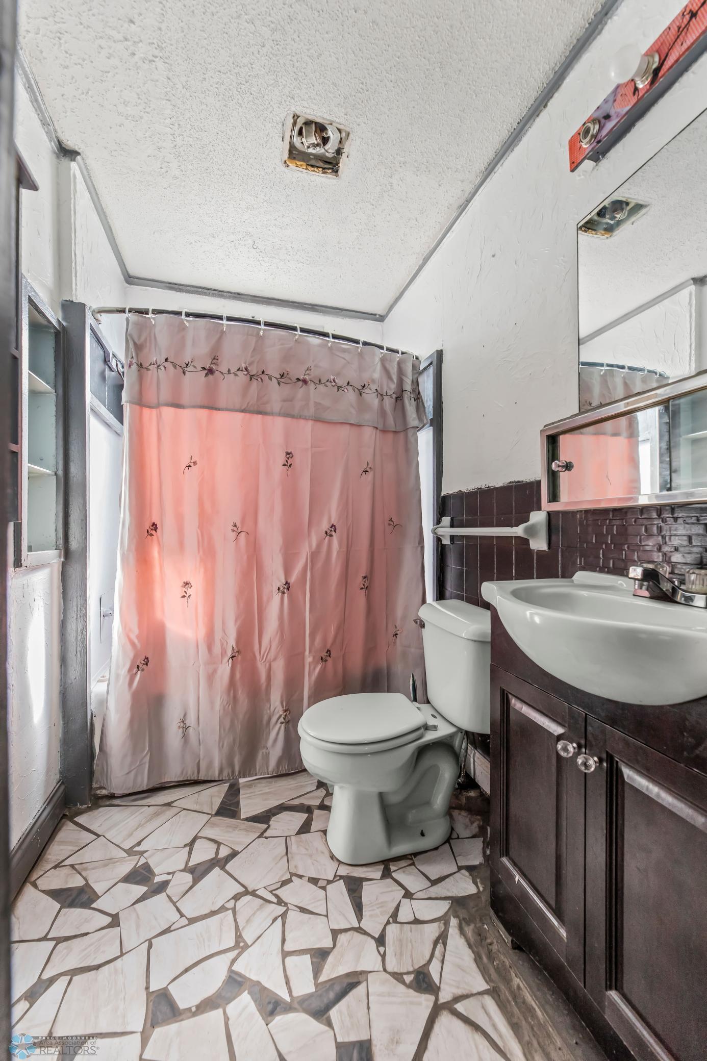 402 23rd Street South Fargo, ND 58103 - Photo 25 of 32