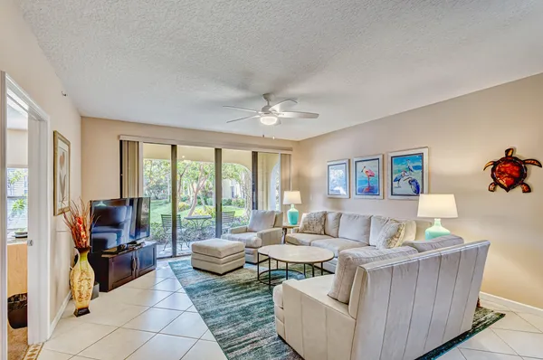 $3,000 | 200 Uno Lago Drive, Unit 105, Juno Beach, FL 33408