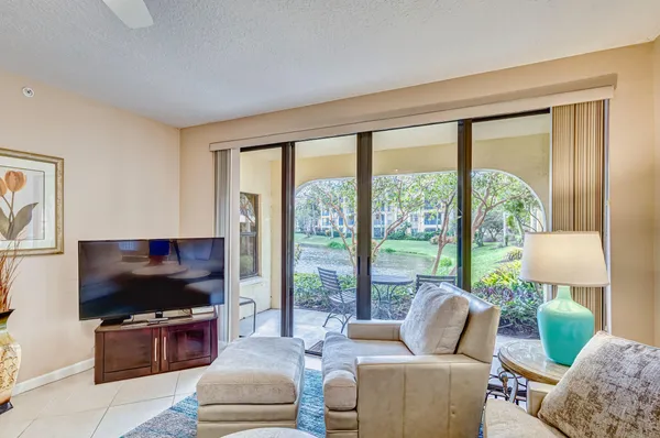 $3,000 | 200 Uno Lago Drive, Unit 105, Juno Beach, FL 33408