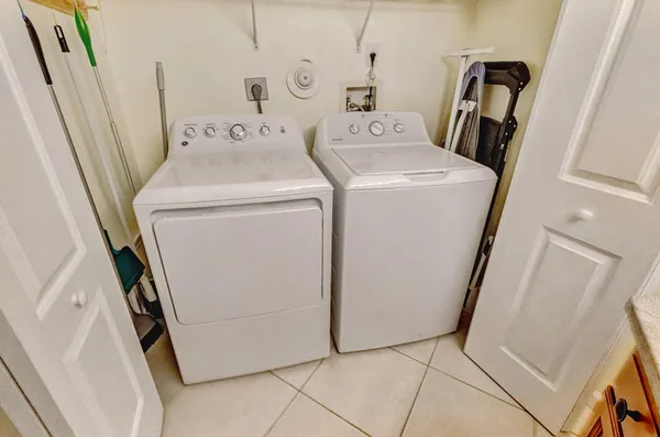 $3,000 | 200 Uno Lago Drive, Unit 105, Juno Beach, FL 33408