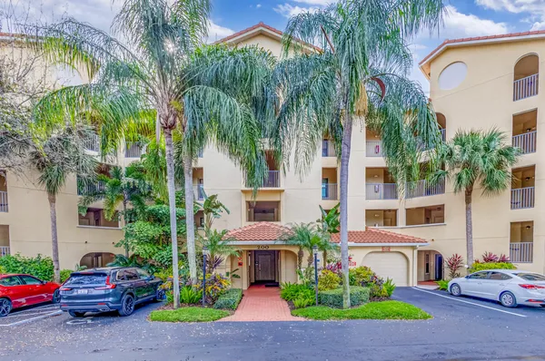 $3,000 | 200 Uno Lago Drive, Unit 105, Juno Beach, FL 33408