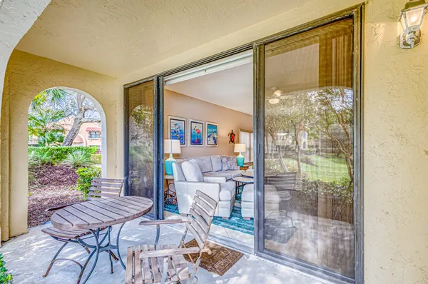 $3,000 | 200 Uno Lago Drive, Unit 105, Juno Beach, FL 33408