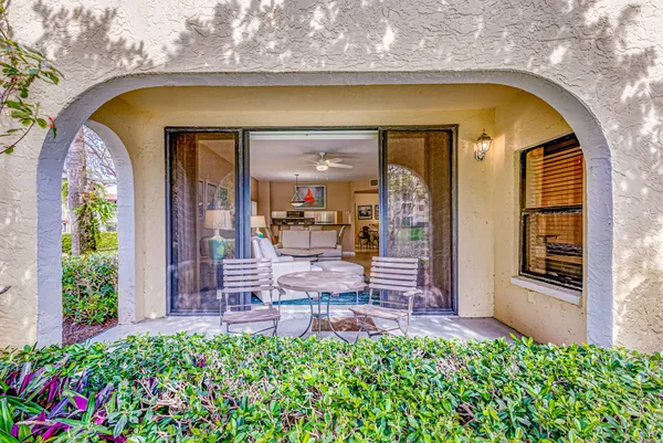 $3,000 | 200 Uno Lago Drive, Unit 105, Juno Beach, FL 33408