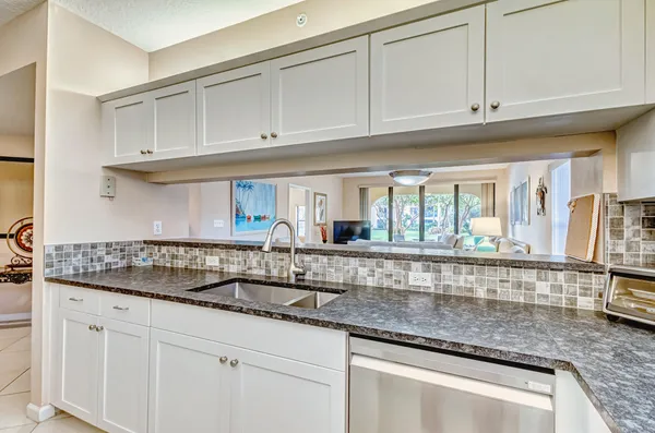 $3,000 | 200 Uno Lago Drive, Unit 105, Juno Beach, FL 33408