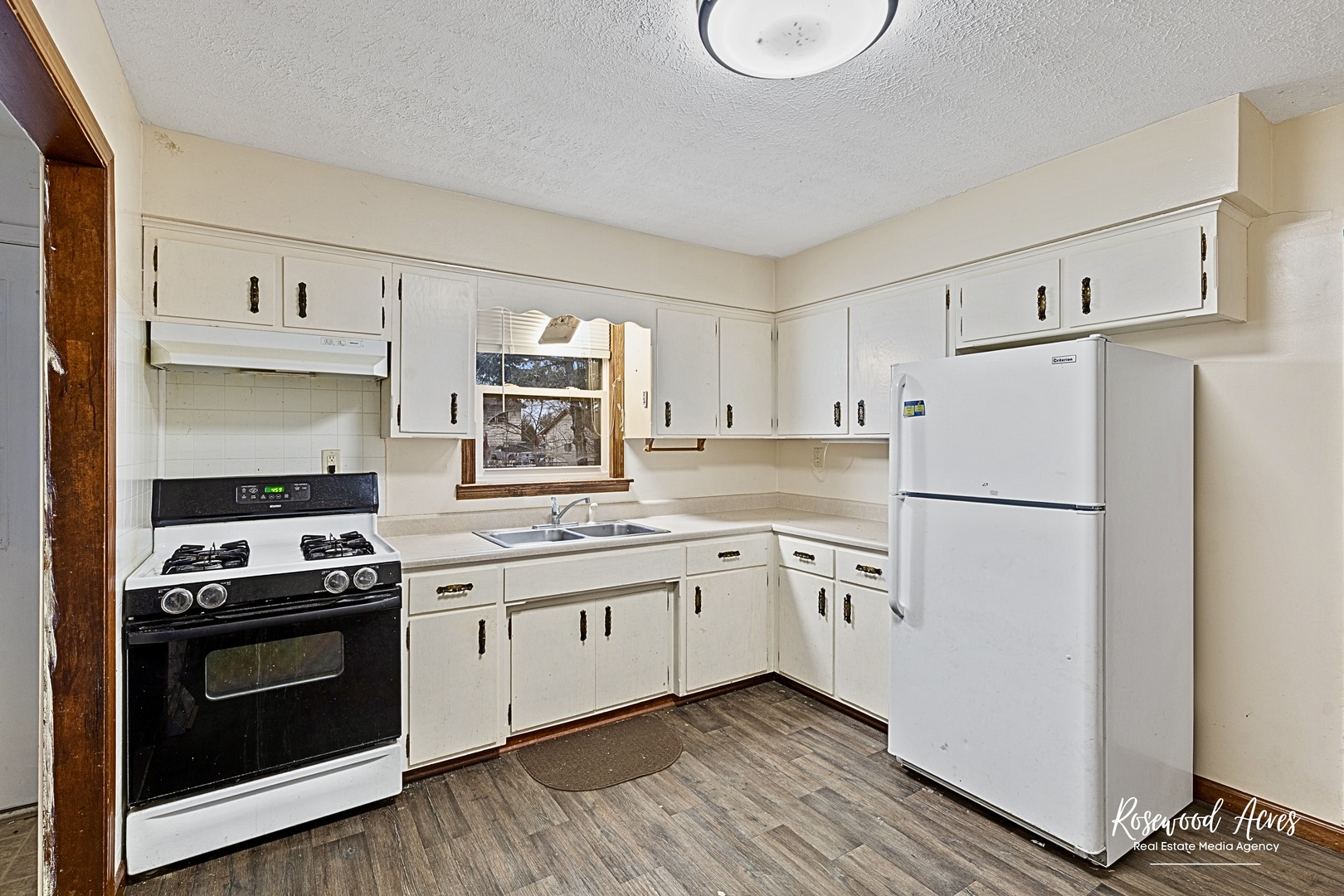 209 West Indiana Street Momence, IL 60954 - Photo 12 of 34 a kitchen with stainless steel appliances a stove a sink and a refrigerator