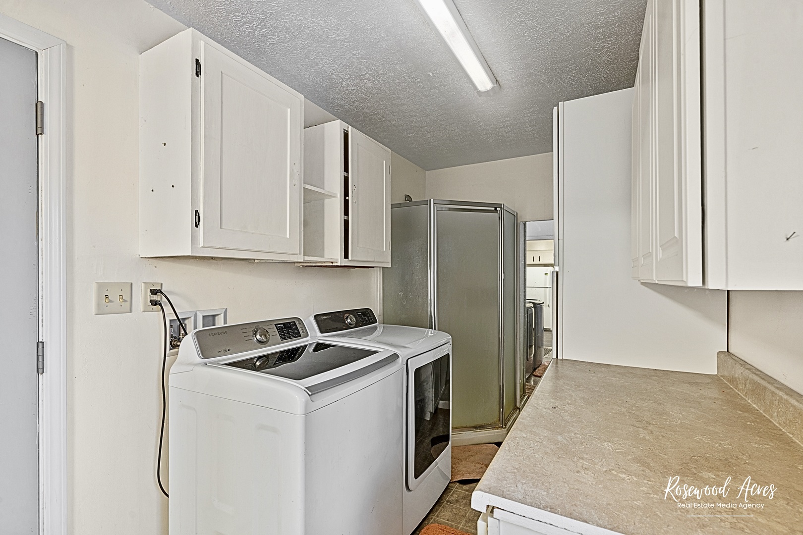 209 West Indiana Street Momence, IL 60954 - Photo 13 of 34 a utility room with refrigerator sink and stove