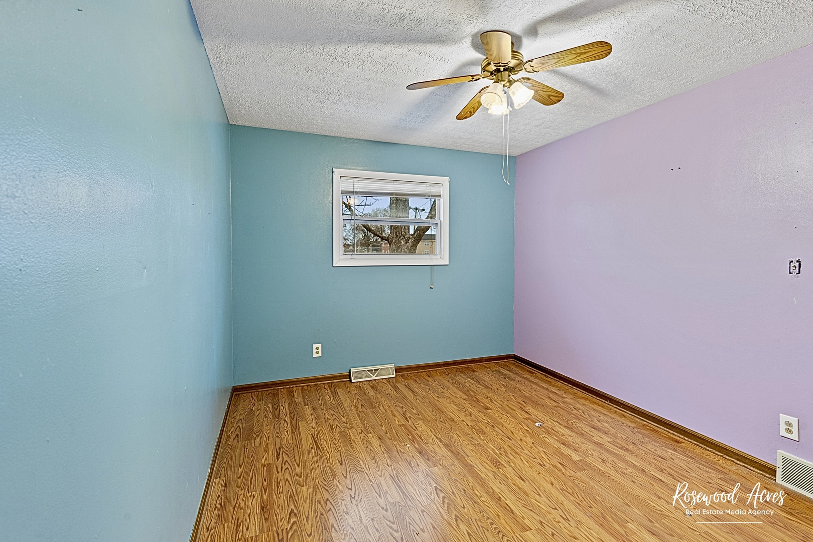 209 West Indiana Street Momence, IL 60954 - Photo 26 of 34 a view of a big room with carpet