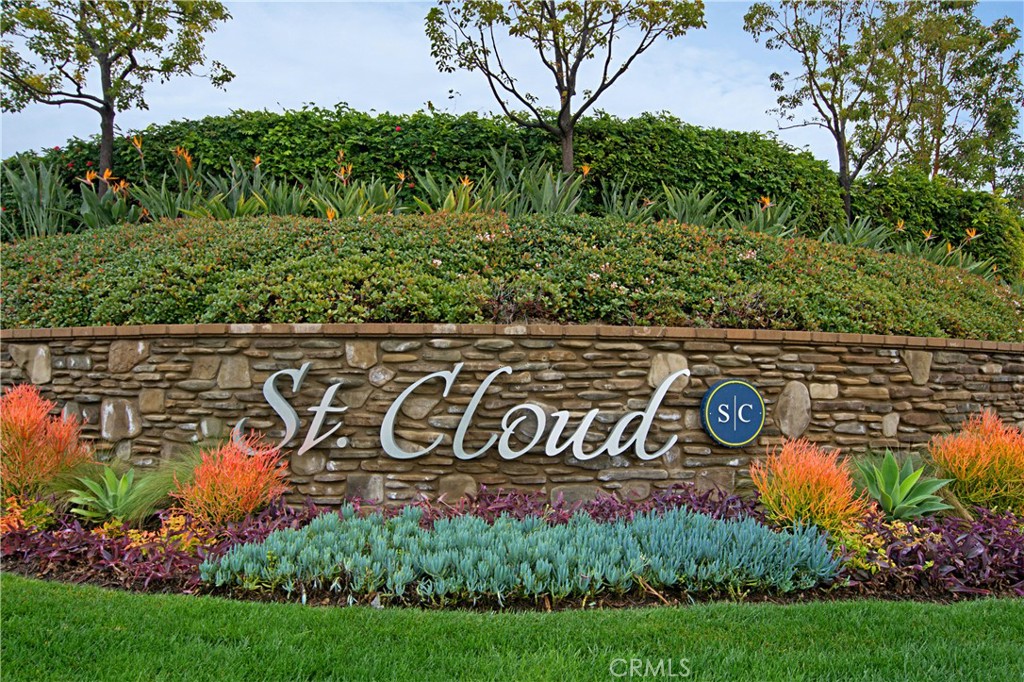 4366 Pacifica Way, Unit 7 Oceanside, CA 92056 - Photo 32 of 36 a street sign that is sitting in the grass