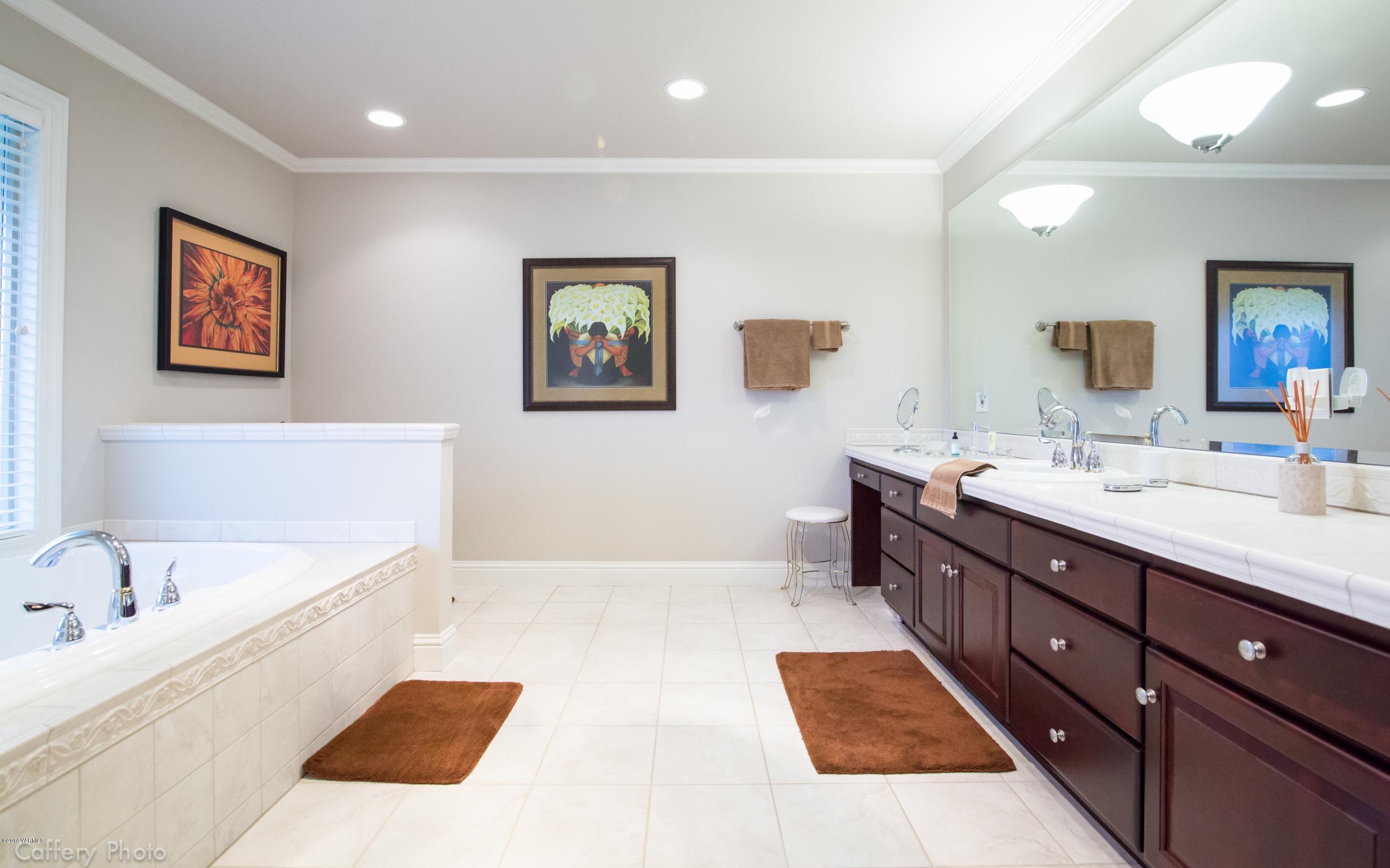 1271 Lateral B Road Wapato, WA 98951 - Photo 17 of 32 a spacious bathroom with a double vanity sink mirror and bathtub