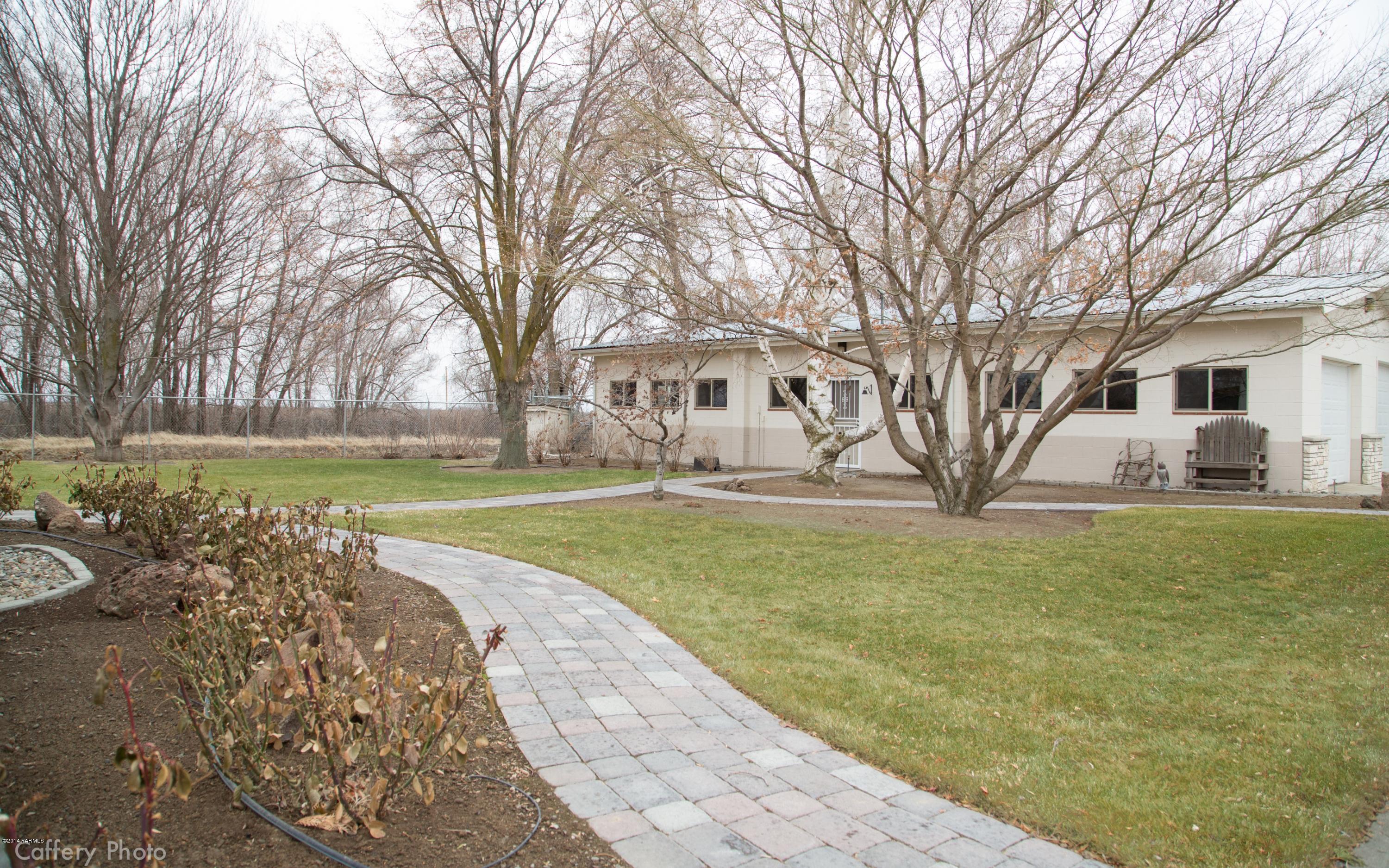 1271 Lateral B Road Wapato, WA 98951 - Photo 26 of 32 a view of a house with a yard