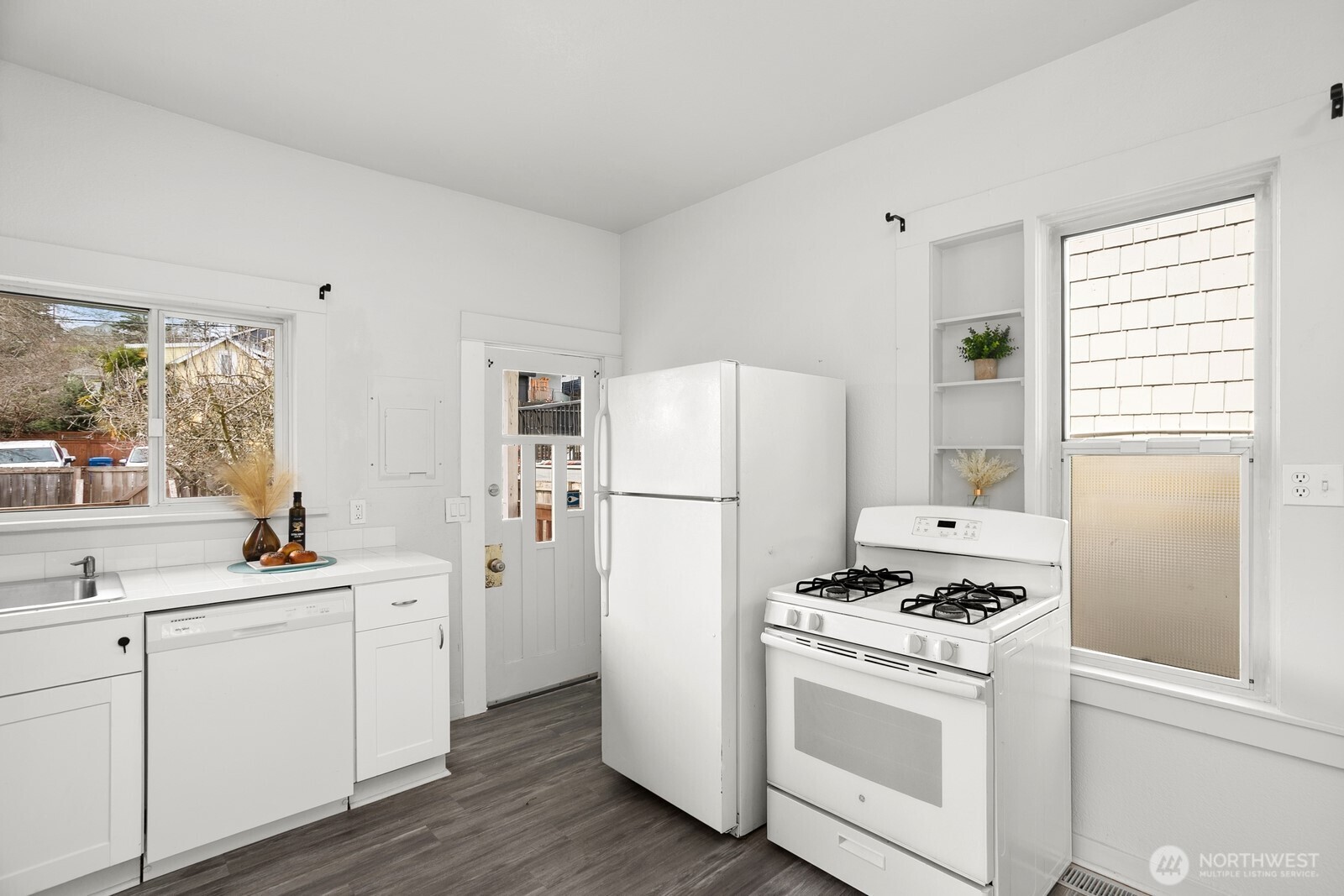 4135 36th Avenue Southwest Seattle, WA 98126 - Photo 11 of 31