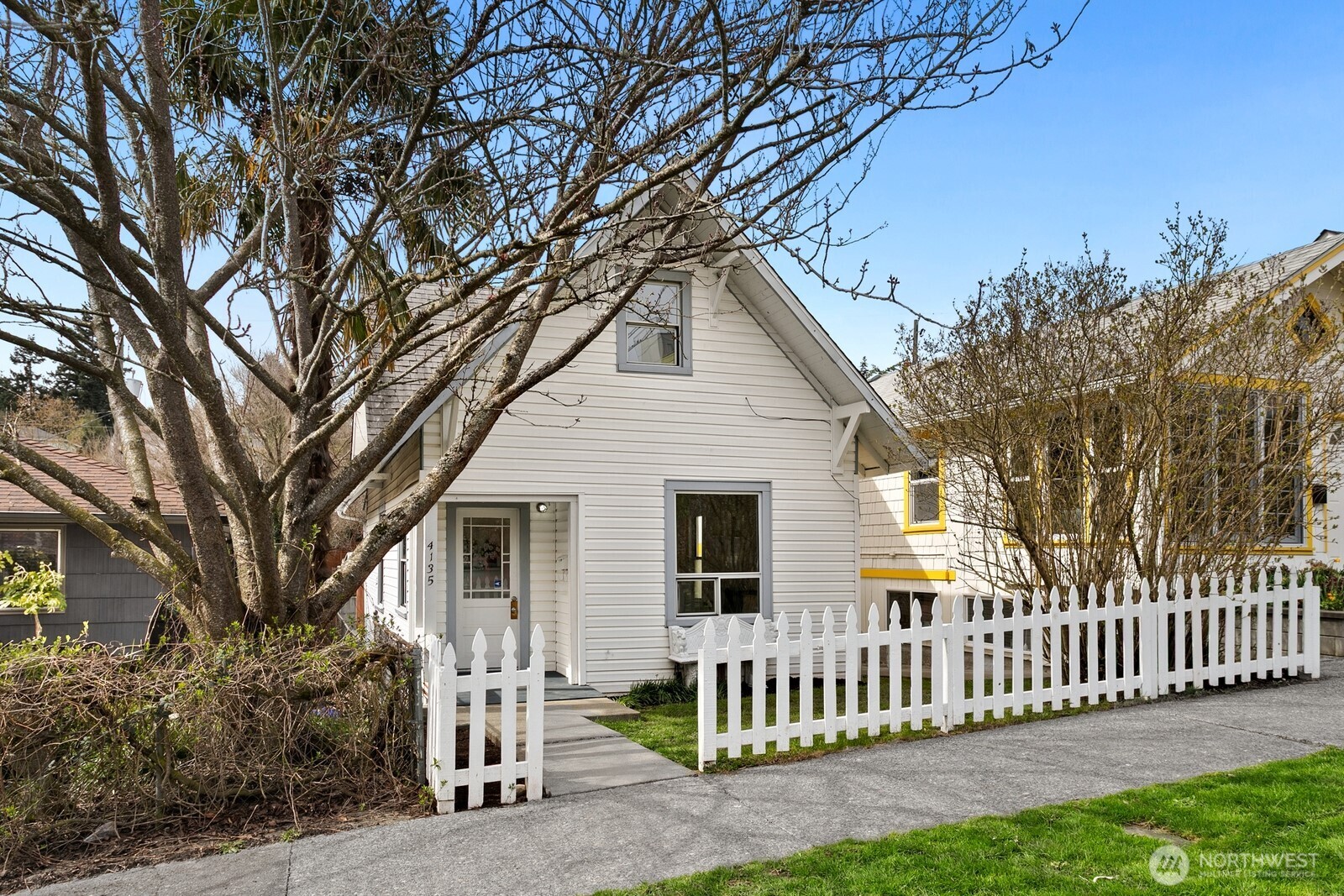 4135 36th Avenue Southwest Seattle, WA 98126 - Photo 3 of 31