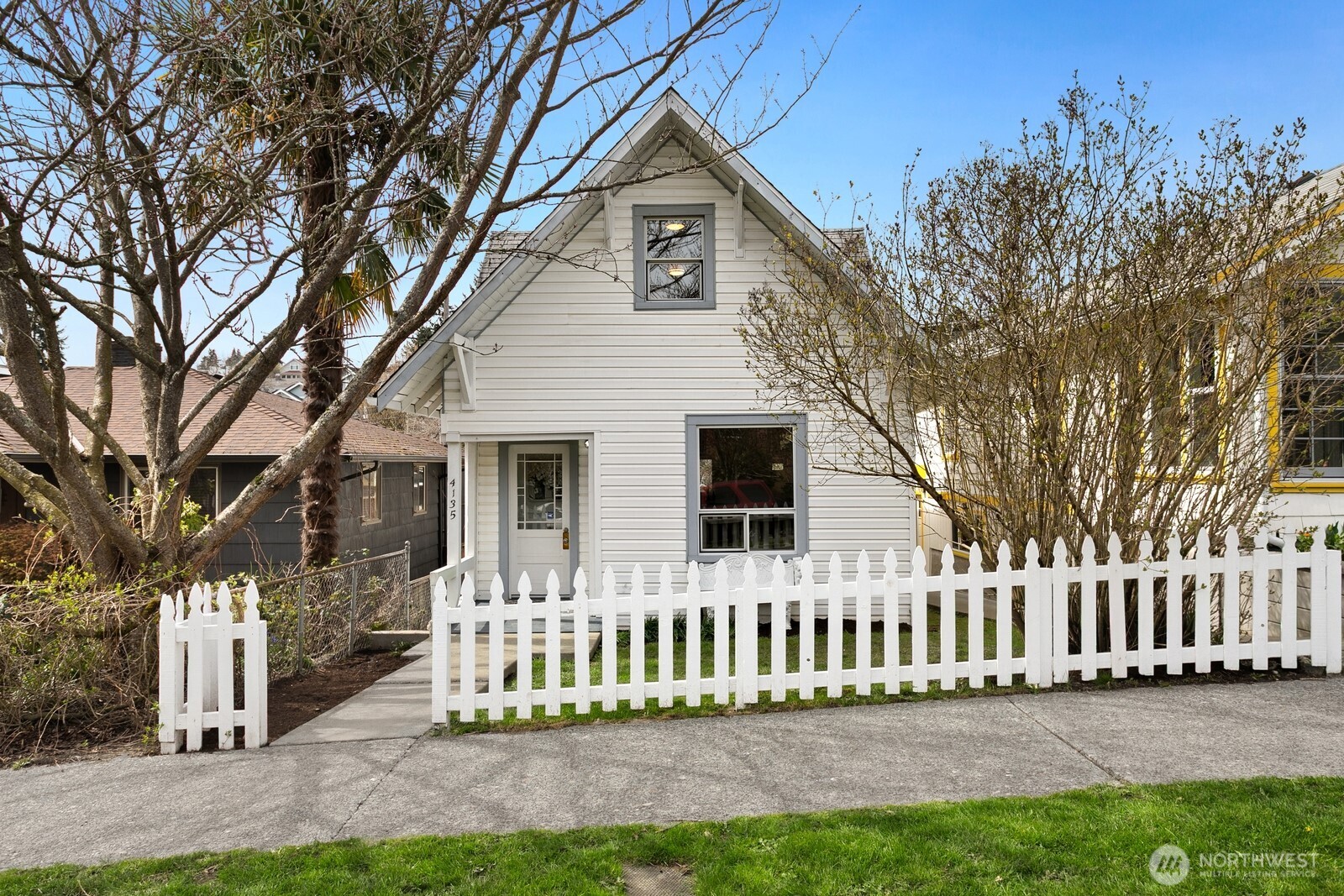 4135 36th Avenue Southwest Seattle, WA 98126 - Photo 4 of 31