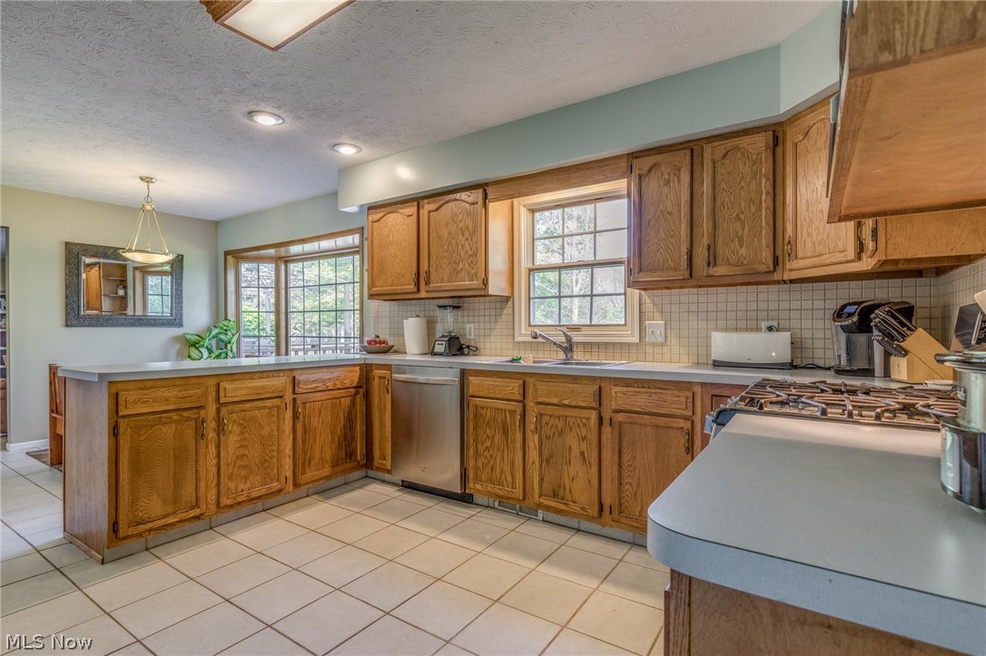9835 Johnnycake Ridge Road Mentor, OH 44060 - Photo 4 of 32 Gallery Image 4