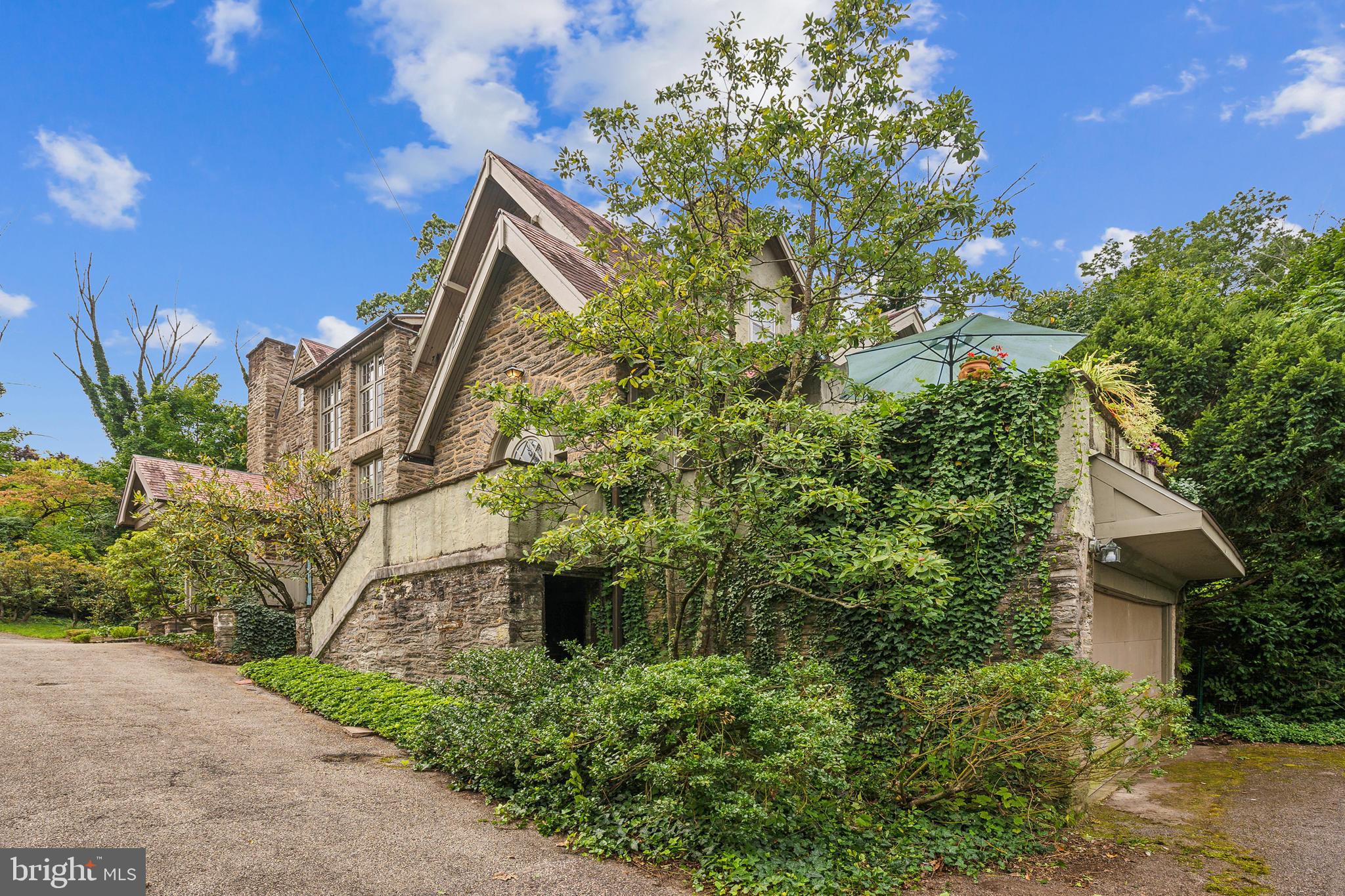 102 Maple Avenue Wyncote, PA 19095 - Photo 30 of 30 a backyard of a house with lots of green space