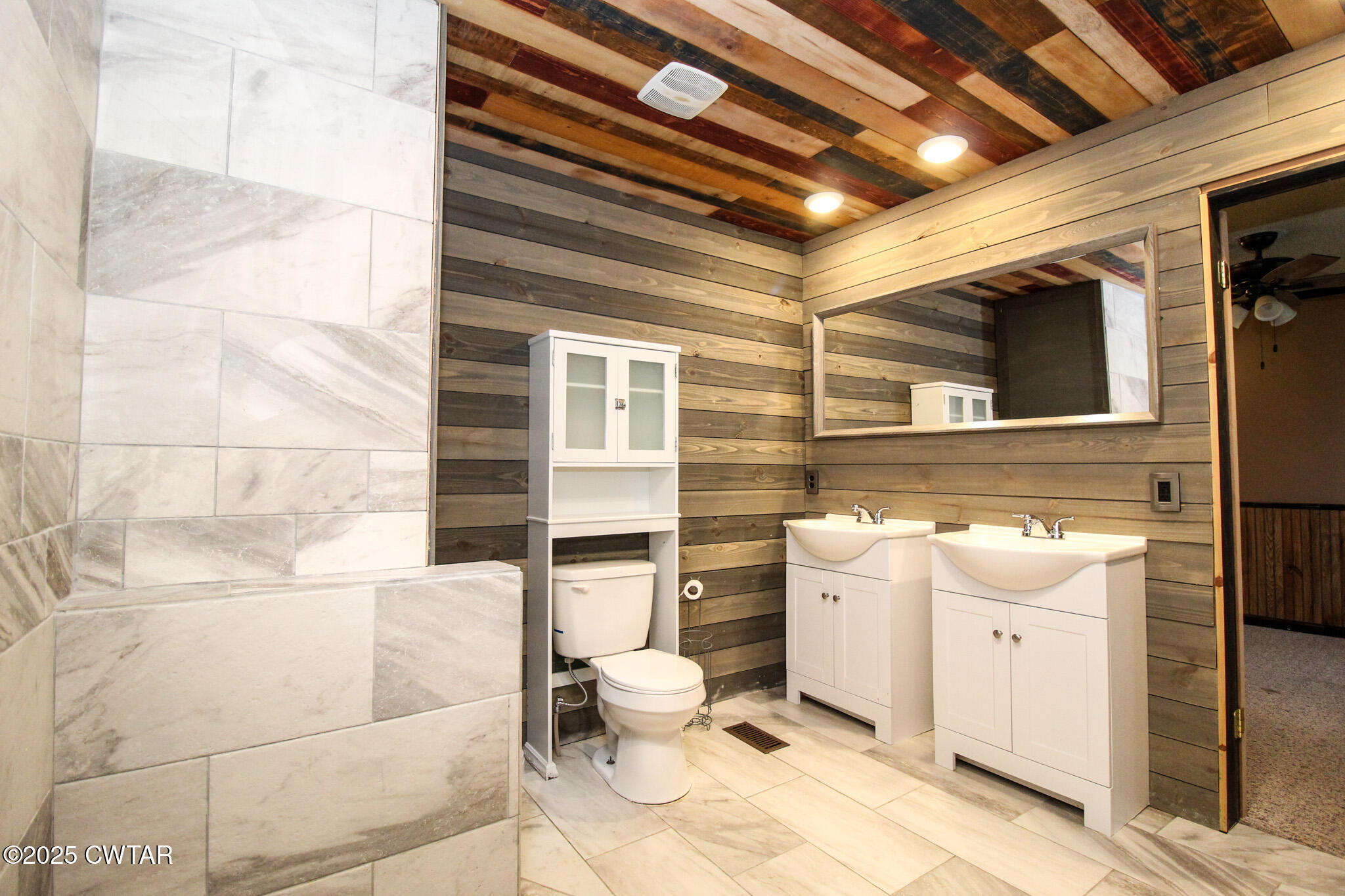 326 Fancy Road Dresden, TN 38225 - Photo 26 of 45 a bathroom with a sink toilet and shower