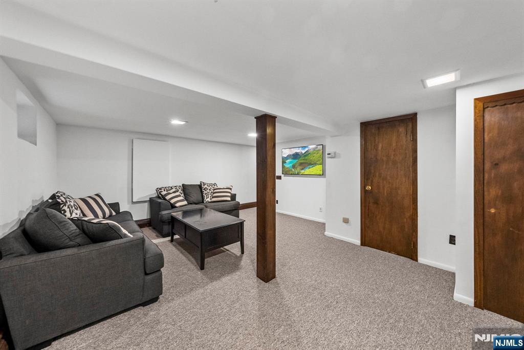 101 Maple Hill Road Clifton, NJ 07013 - Photo 23 of 39