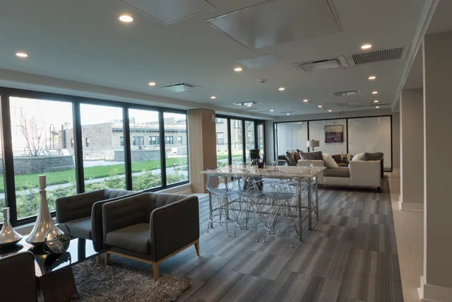 $3,576 | 847 Chicago Avenue, Unit 904, Evanston, IL 60202