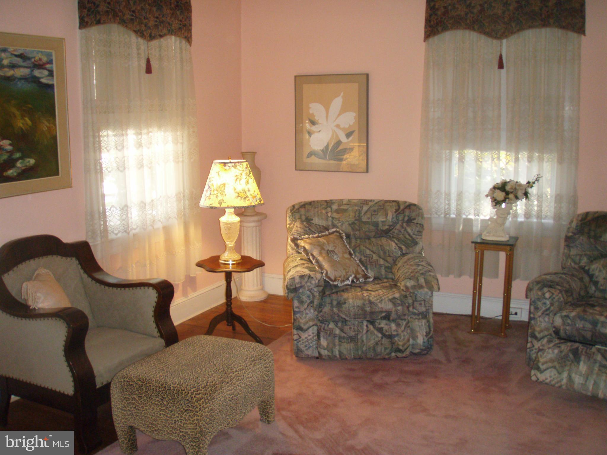 630 Orpington Road Baltimore, MD 21229 - Photo 3 of 24 Living Room