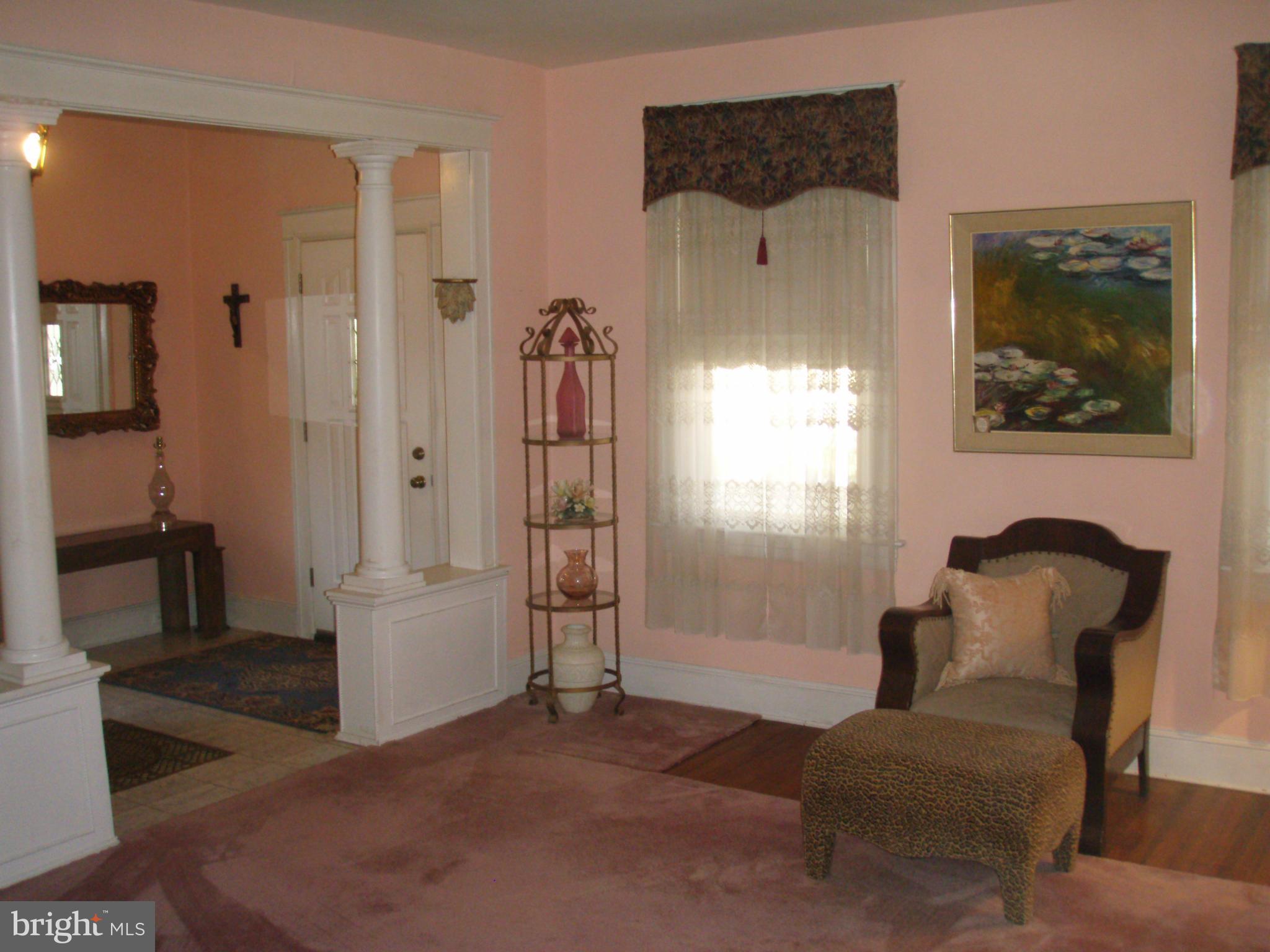 630 Orpington Road Baltimore, MD 21229 - Photo 8 of 24 Living Room