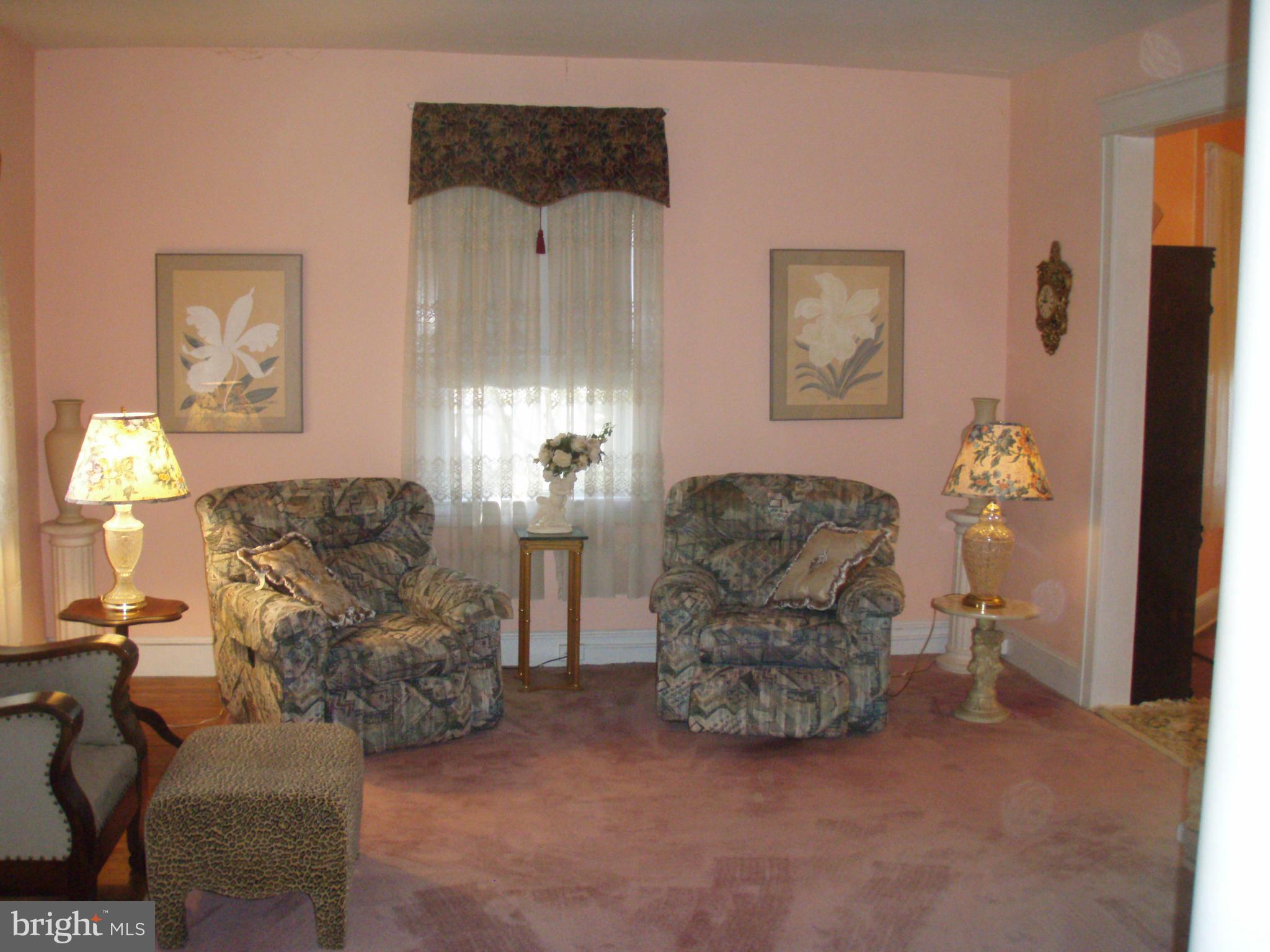630 Orpington Road Baltimore, MD 21229 - Photo 10 of 24 Living Room