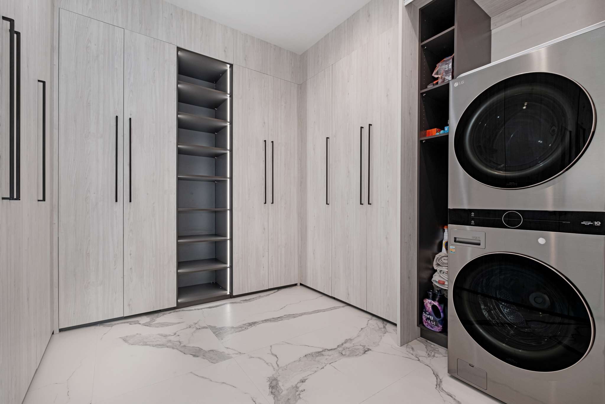 6133 Robin Hill Road Nashville, TN 37205 - Photo 23 of 47 a view of a hallway with washer and dryer
