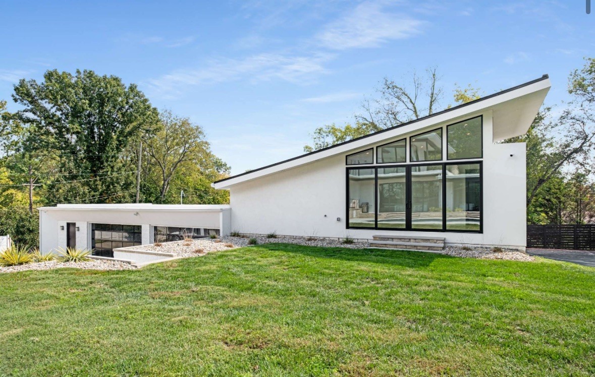 6133 Robin Hill Road Nashville, TN 37205 - Photo 37 of 47 a front view of house with a garden