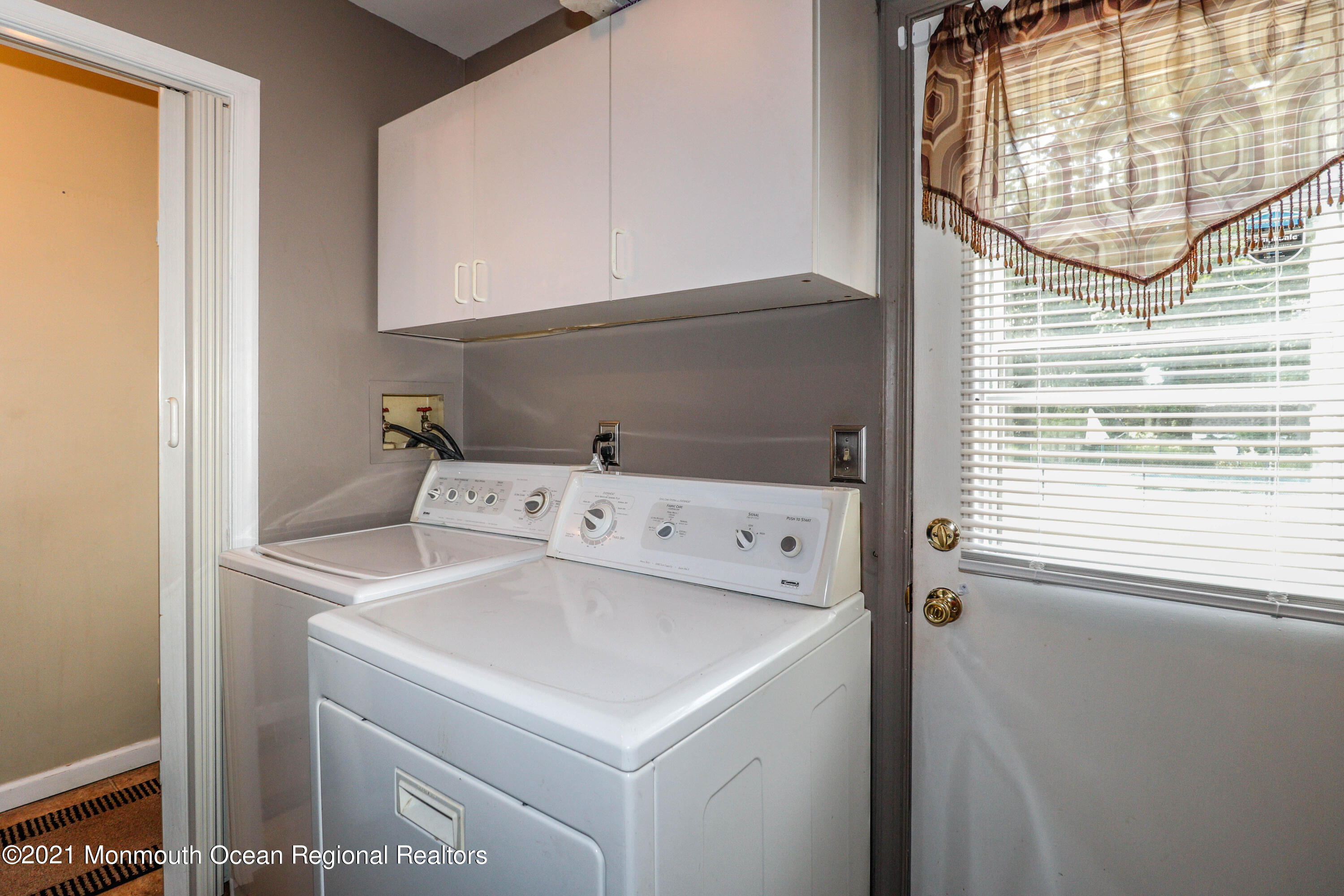 406 Leesville Road Jackson, NJ 08527 - Photo 20 of 35 Laundry Room