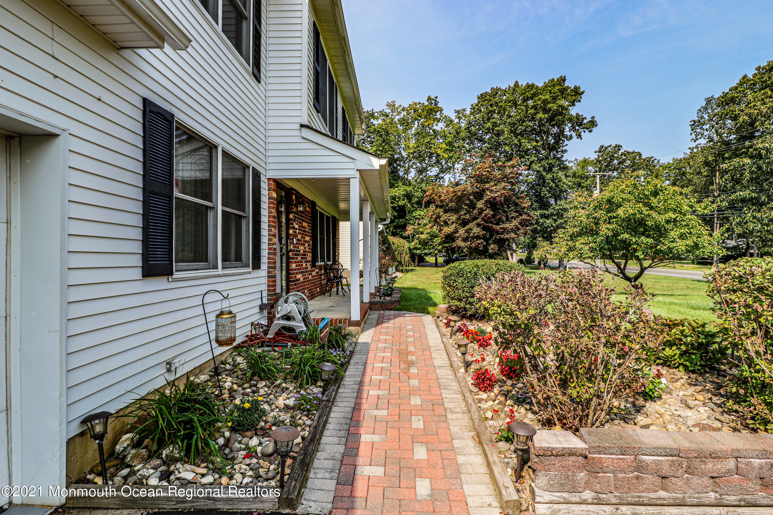 406 Leesville Road Jackson, NJ 08527 - Photo 4 of 35 Front Walk