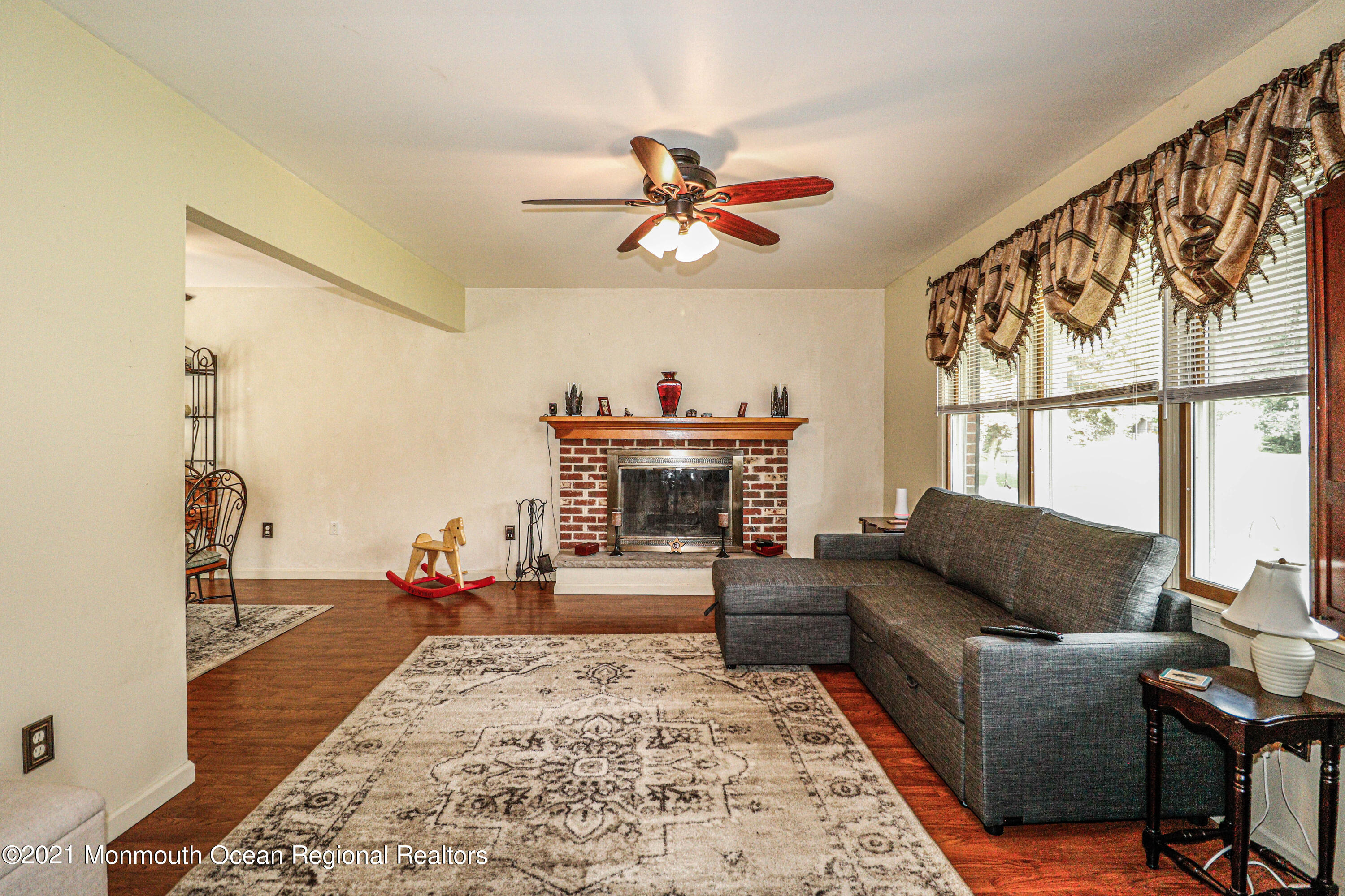 406 Leesville Road Jackson, NJ 08527 - Photo 9 of 35 Living Room 1